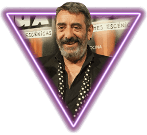 Antonio Belart, diseñador de vestuario, reconocido por su creatividad y habilidad en la creación de trajes para diversos espectáculos teatrales.